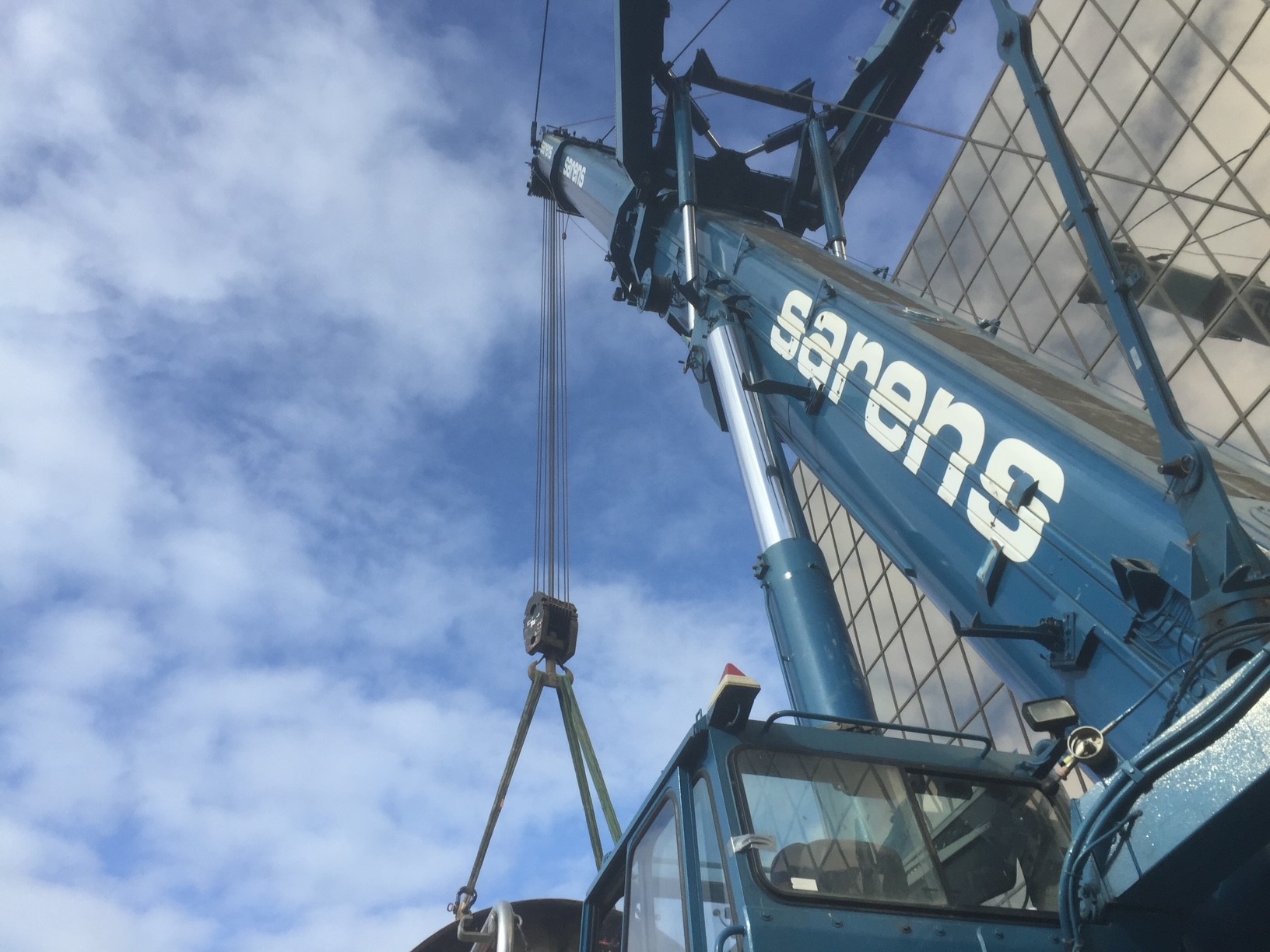 Sarens erects new cell tower in Vancouver Crane and Hoist CanadaCrane